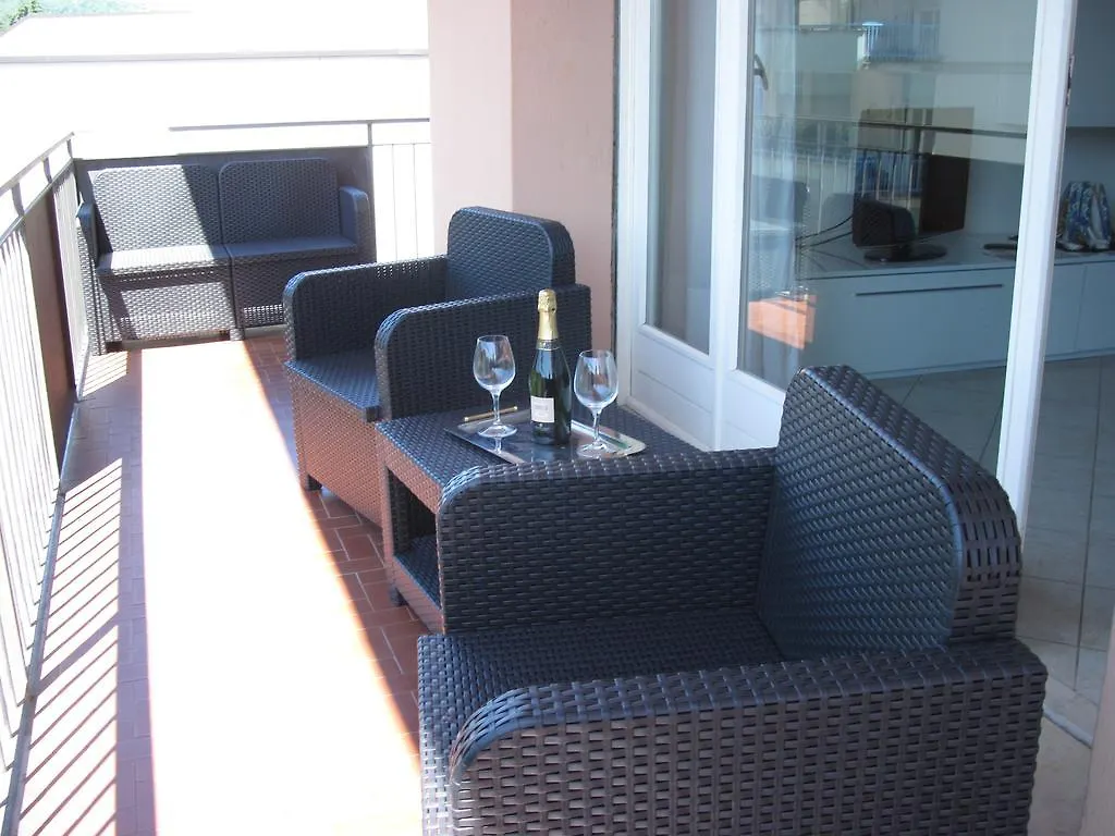 Silky House Apartment Como