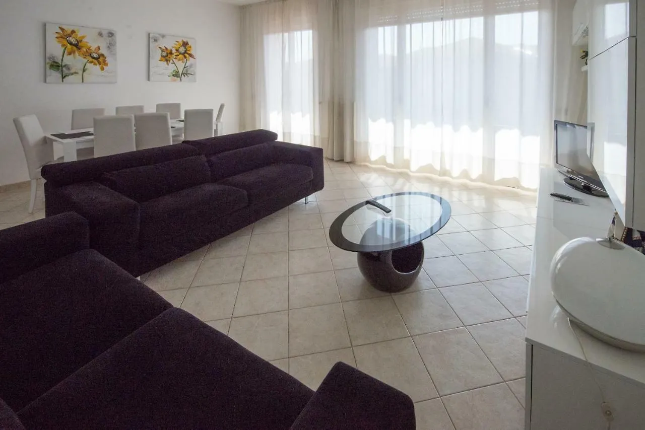 Silky House Apartment Como